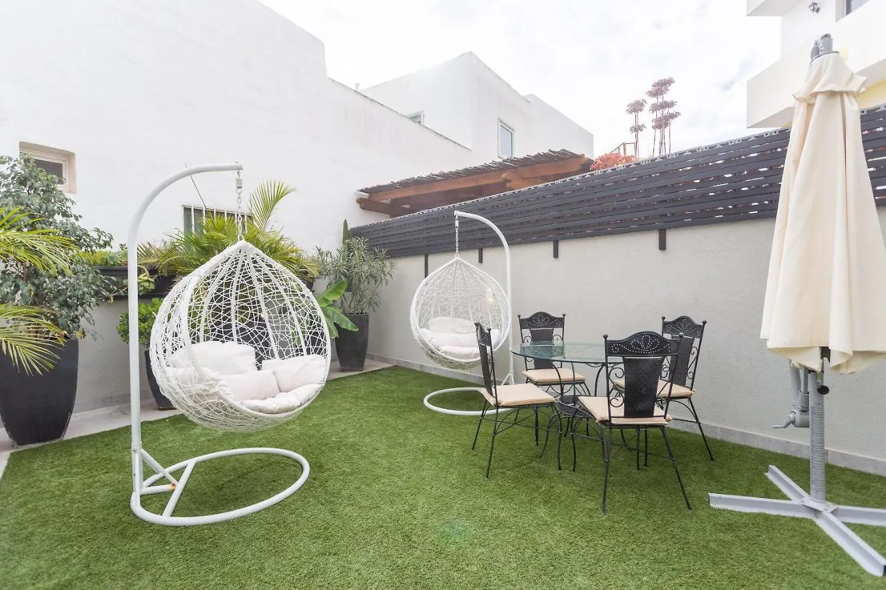 Modern 3 Bedroom Duplex Adeje City Center Wifi Costa Adeje  Prázdninový dům Costa Adeje (Tenerife)